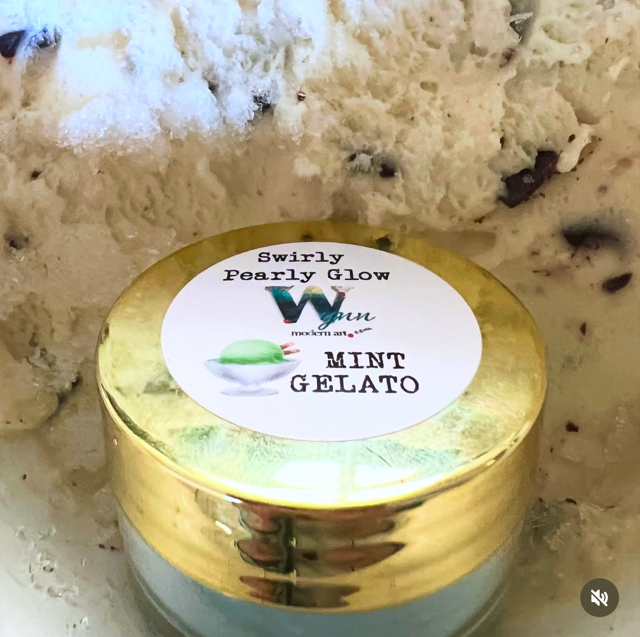 Swirly Pearly Glow (“Mint Gelato